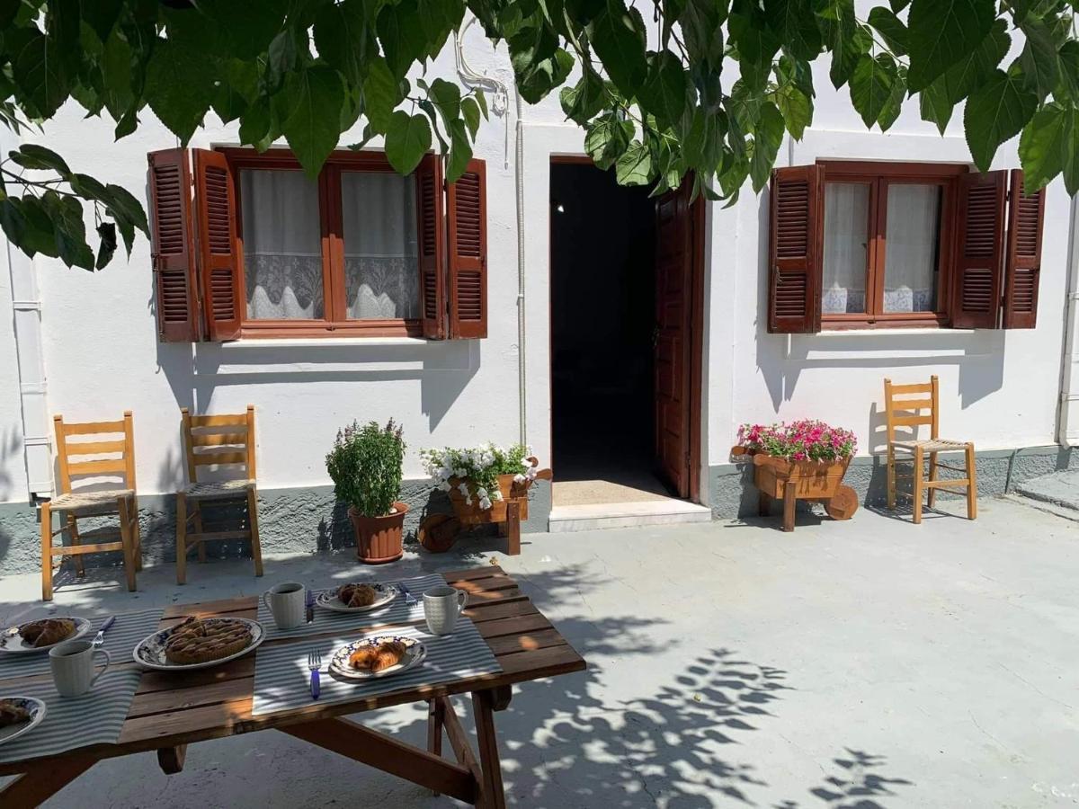 Pinio'S Traditional House Soroni Exterior foto